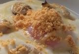 Uovo, vongole veraci, patata affumicata, crumble di parmigiano